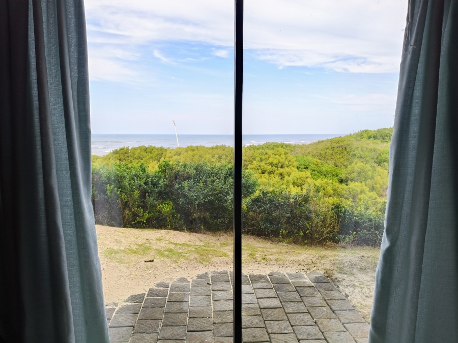 6 Bedroom Property for Sale in Paradise Beach Eastern Cape